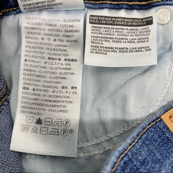 Levi's Women's Mid Length Shorts size 28 - Picture 6 of 7